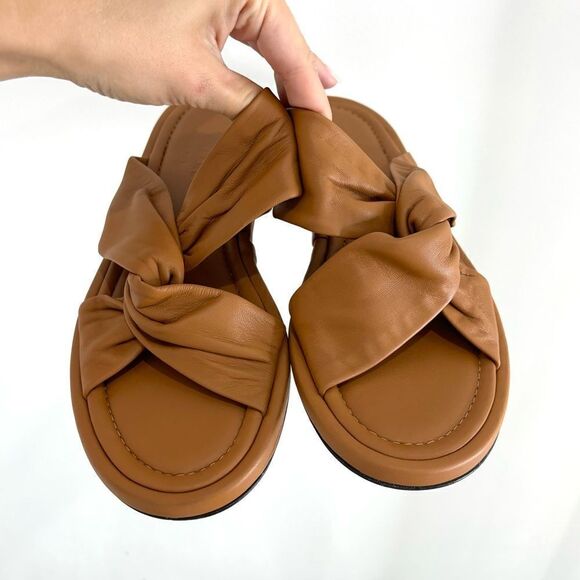 EVERLANE The Day Twist Sandal in Desert Ten - Picture 14 of 15